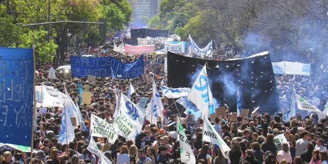 Grande manifestação de rua por educação e direitos