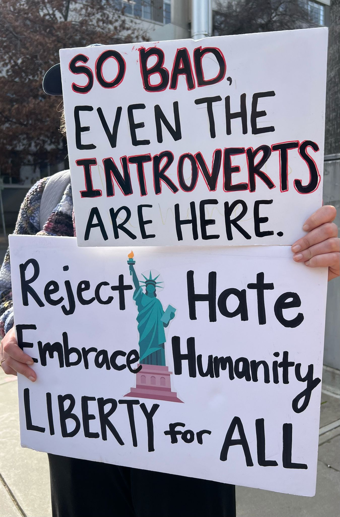 Protesto por Liberdade e Humanidade: Até os Introvertidos Estão Aqui