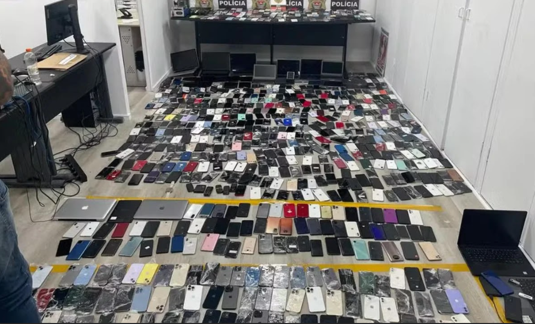 Apreensão Policial Massiva de Celulares e Notebooks