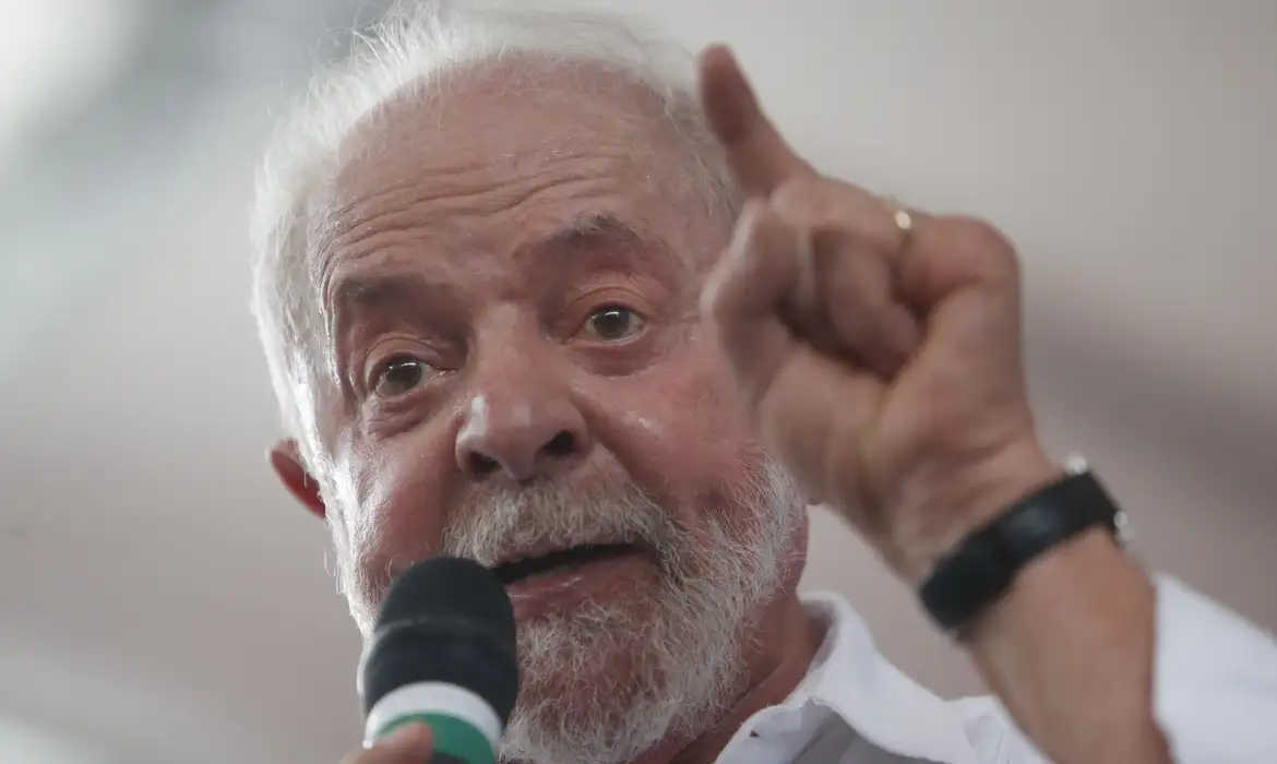 Lula em Discurso: Paixão e Persuasão Política