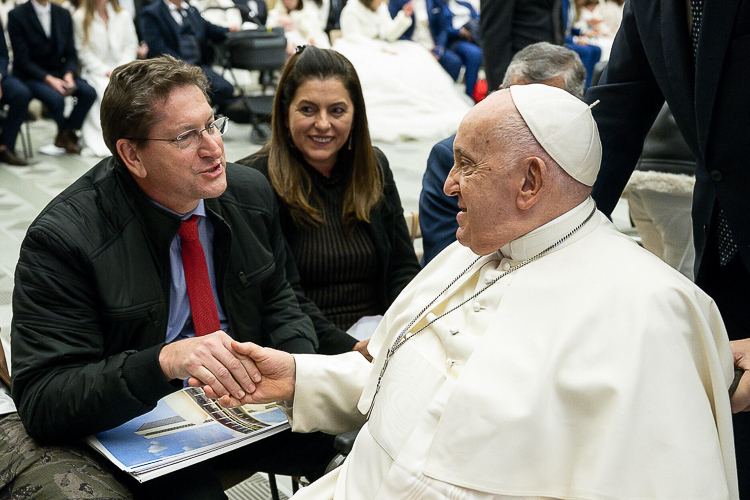 Papa Francisco: Diálogo, Encontro e Projetos Sociais