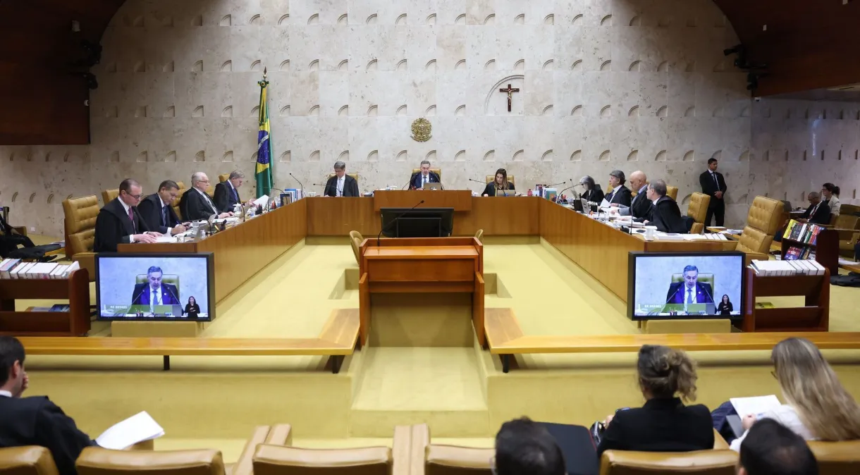 Sessão Plenária do STF: Justiça e Constituição no Brasil