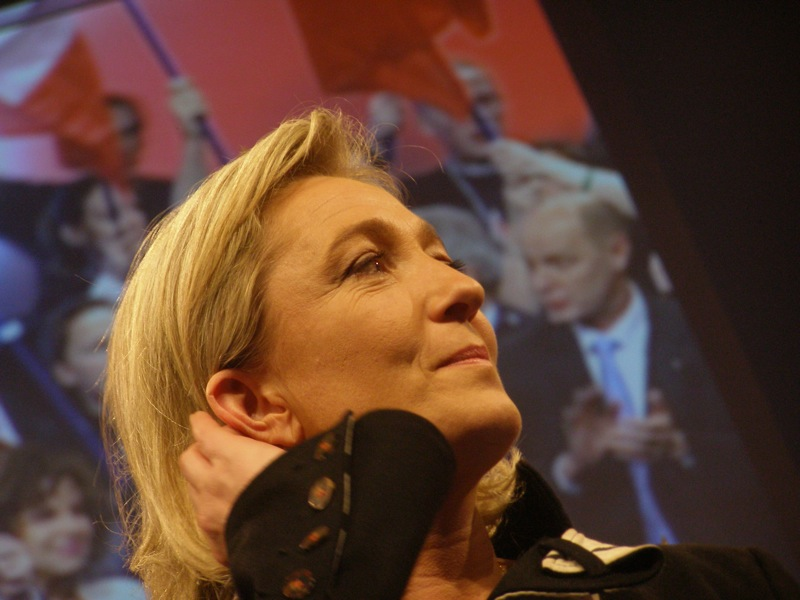 Marine Le Pen: Reflexão em Comício Político