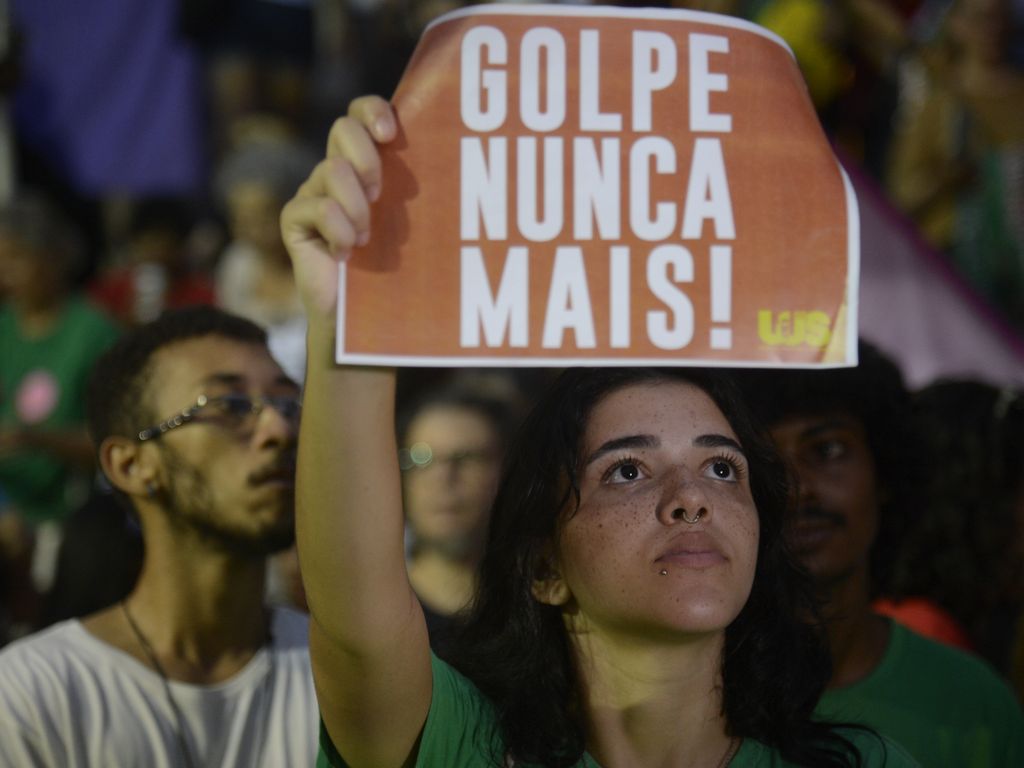 Juventude em Protesto: "Golpe Nunca Mais!"