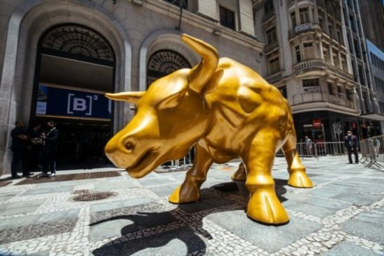 Touro de Ouro B3: Símbolo do Mercado Financeiro Paulista