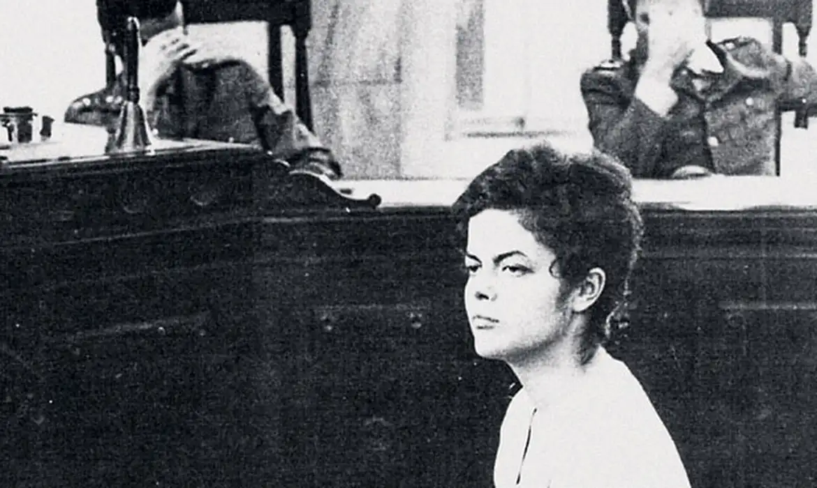 Dilma é primeira ex-presidenta indenizada por tortura e recebe pedido de desculpas do Estado