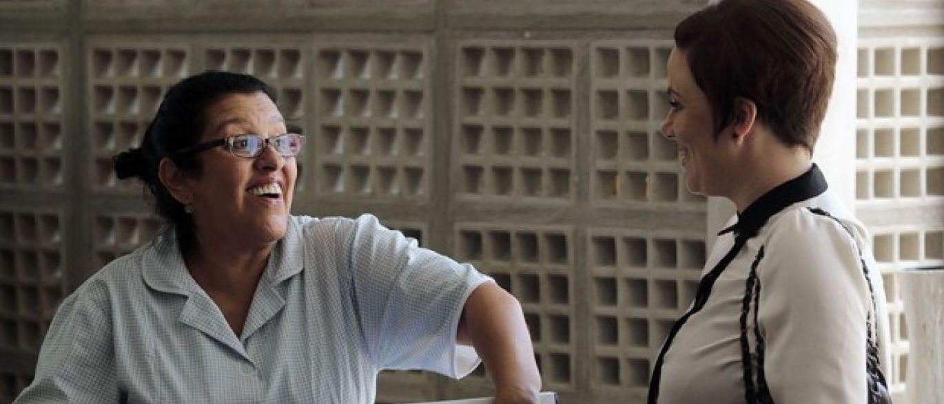 Diálogo Alegre entre Mulheres: Conexão e Sorrisos