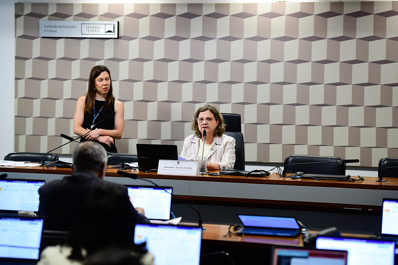 Senadora Teresa Leitão em sessão da Comissão de Educação e Cultura