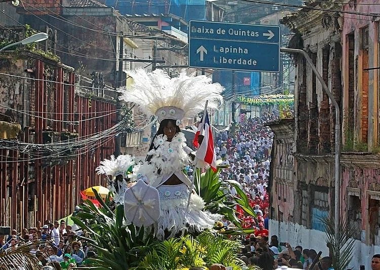 Procissão Cultural e Religiosa: Fé e Tradição em Salvador, Bahia