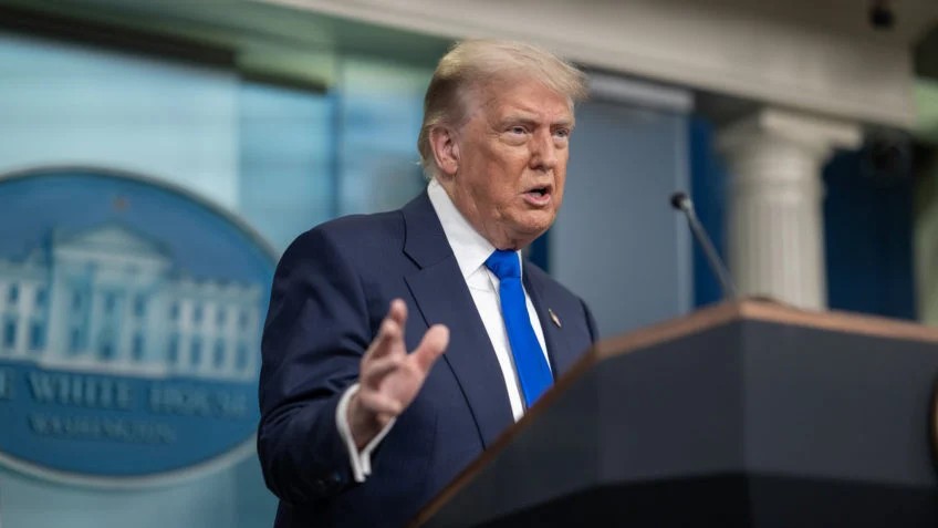 Donald Trump Discursa em Coletiva de Imprensa na Casa Branca