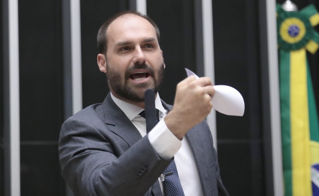 Eduardo Bolsonaro Discursa: Política e Cenário Atual