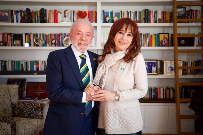 Lula e Cristina Kirchner: Encontro de Líderes na Biblioteca