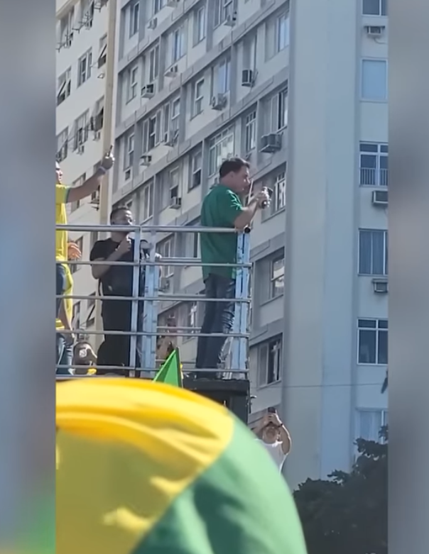 Alexandre de Moraes decreta prisão domiciliar para Jair Bolsonaro