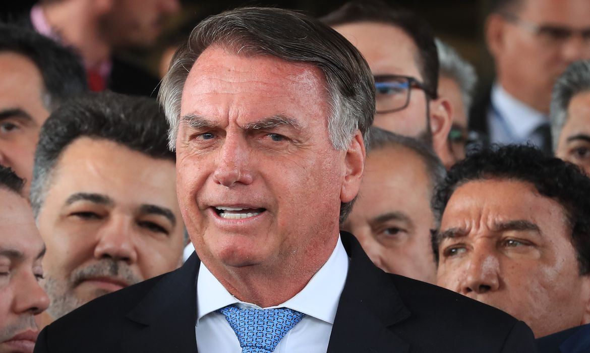 Bolsonaro em evento político discursando