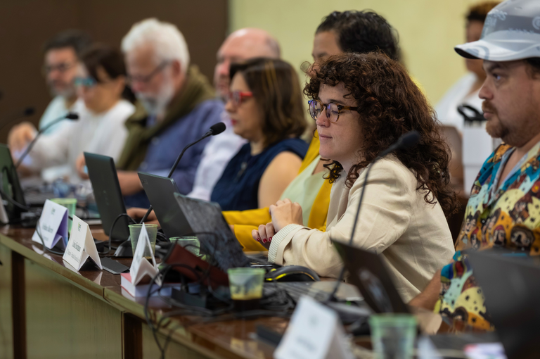 Fórum de Debate Político: Engajamento e Reflexão Coletiva