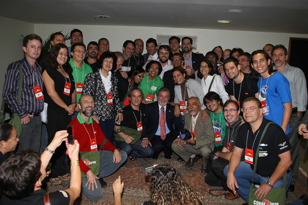 Realização da 1ª Conferência Nacional da Educação (CONAE)