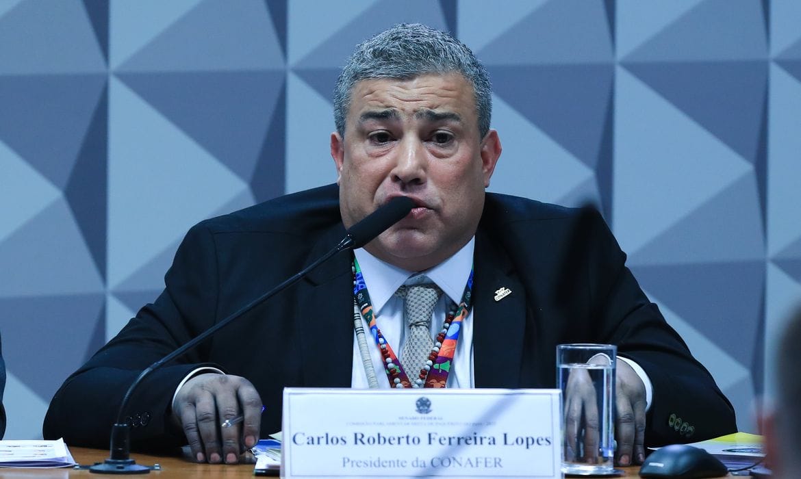 Carlos Roberto Ferreira Lopes da CONAFER em Discurso Formal