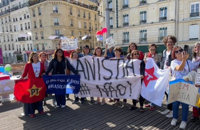 Manifestação Brasileira em Paris: Sem Anistia, PT.