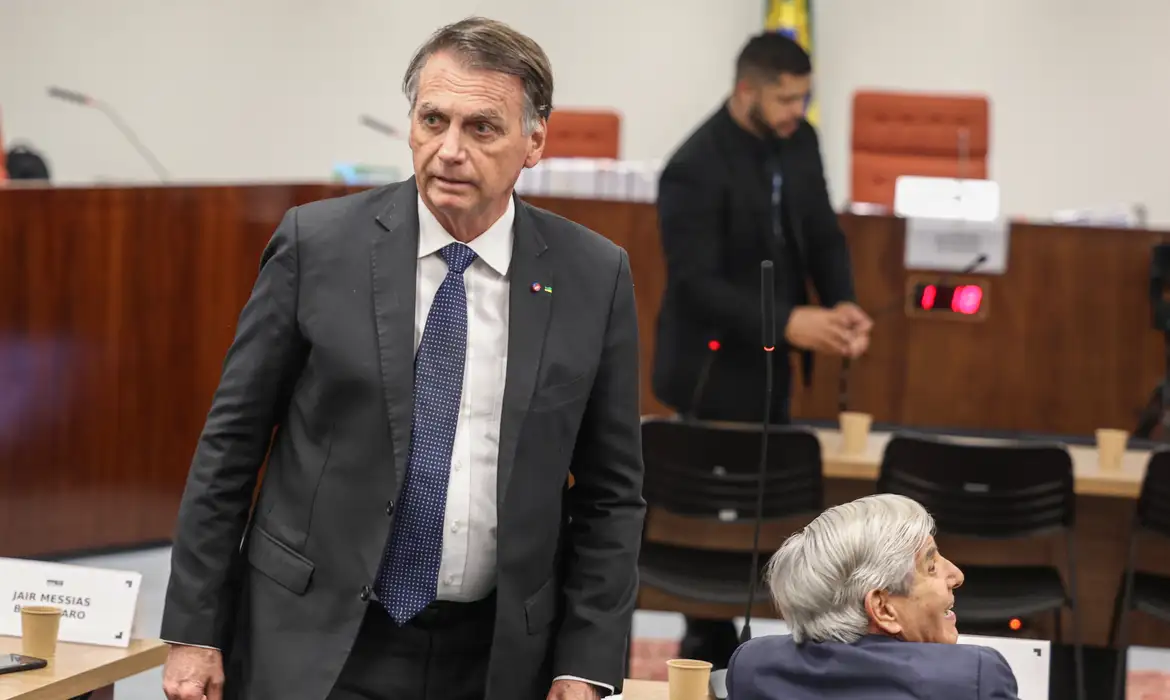 “Debilitado”, Bolsonaro decidiu não encarar Julgamento, assim como outros réus