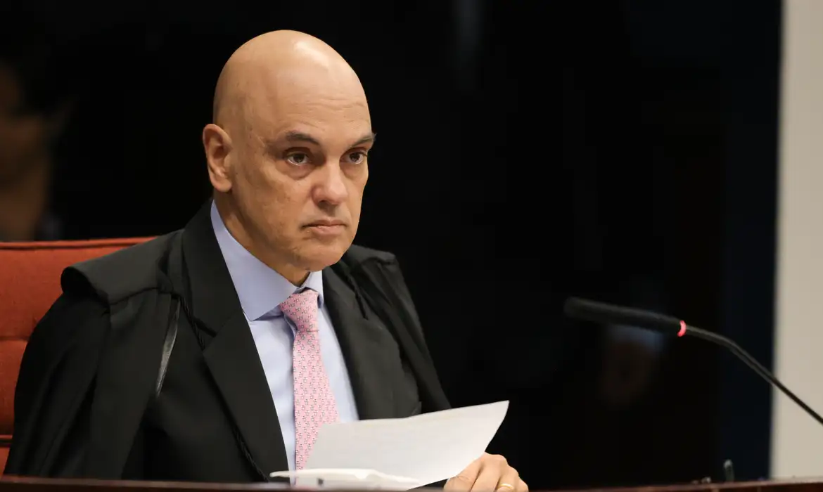 Moraes vota para condenar Bolsonaro como líder de organização criminosa no STF