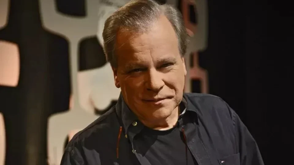 Retrato Homem Maduro Reflexivo, Olhar Direto