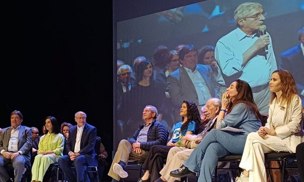 Ato em SP condena anistia e defende democracia e soberania nacional