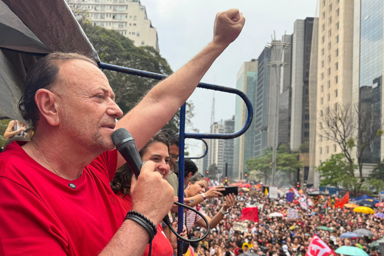 Em ato na Paulista, Edinho diz que Congresso tem que entender as pautas do povo