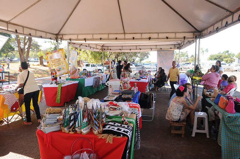 Feira de Artesanato: Economia Solidária e Encontro Comunitário