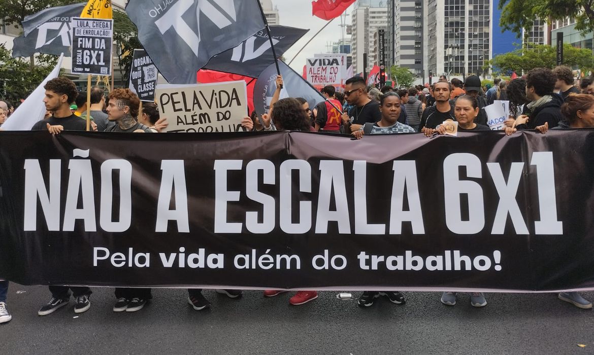 Protesto contra escala 6x1 por vida além do trabalho