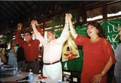 Lula e lideranças celebram em evento político do PT