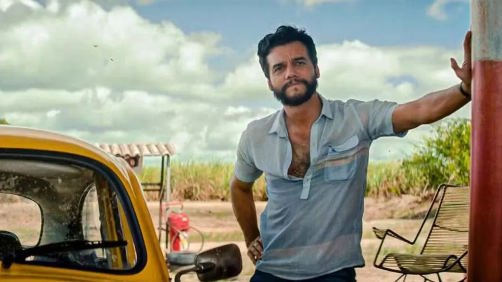 Homem em Cenário Rural: Vida e Trabalho no Campo