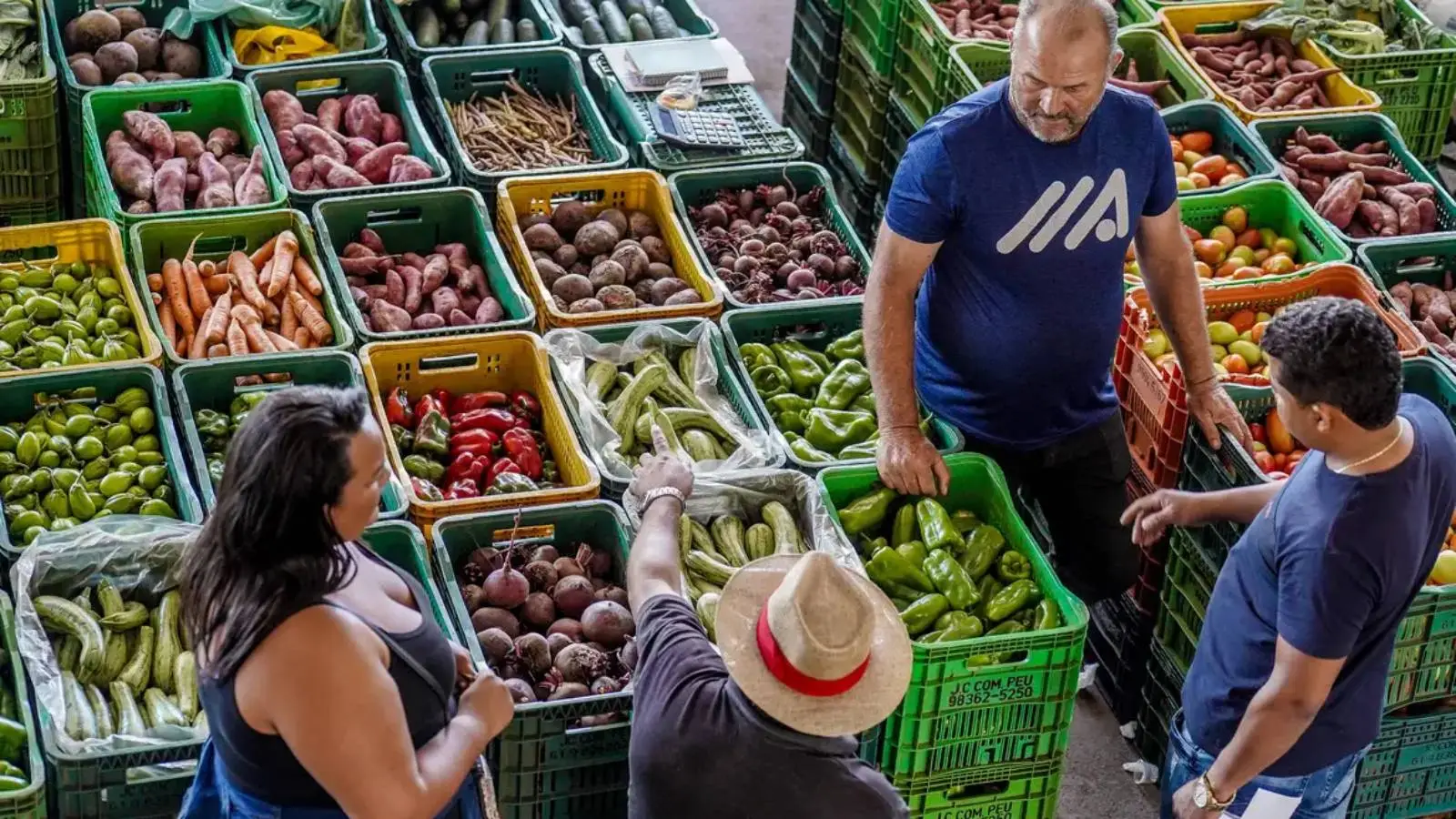 Mercado de Feira Livre: Frescor, Pessoas e Comércio
