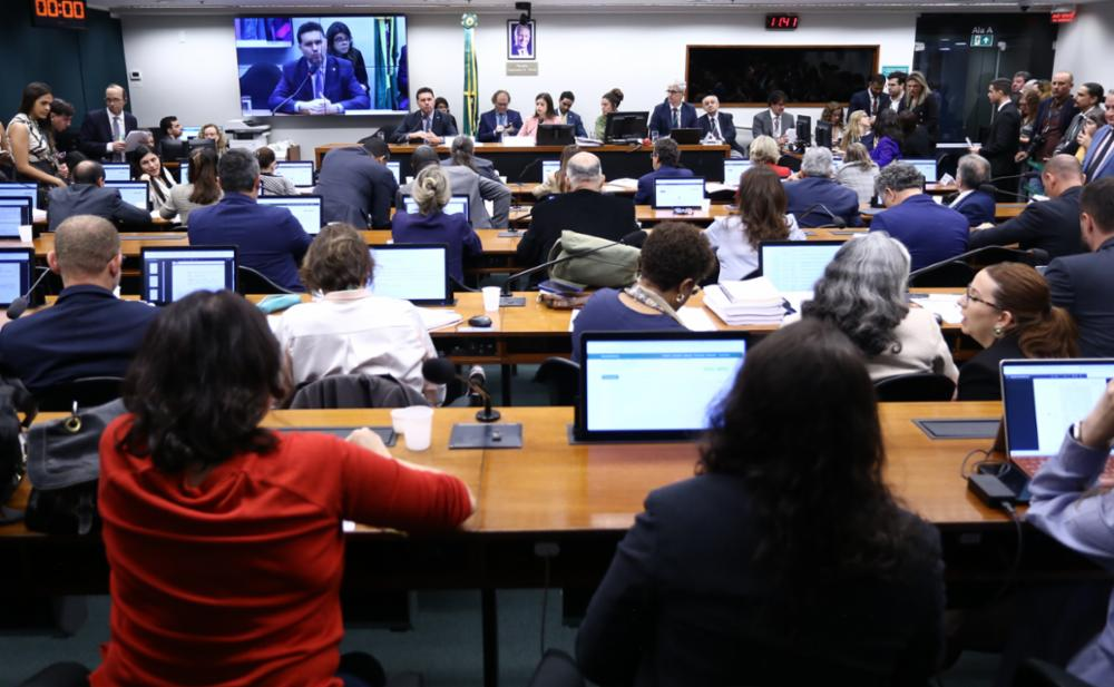 Sessão Legislativa: Debate, Tecnologia e Participação Parlamentar