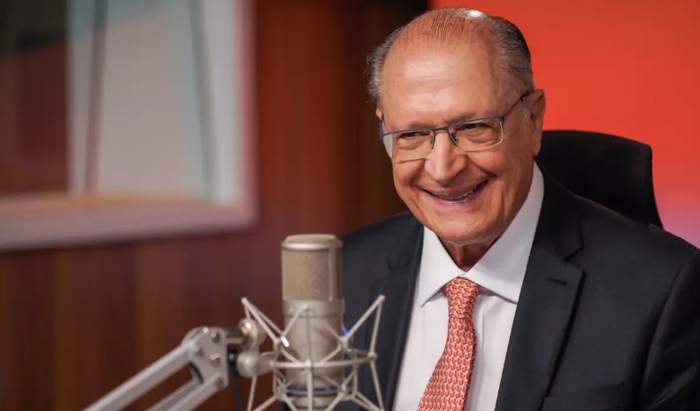 Geraldo Alckmin Sorrindo: Entrevista e Diálogo Político