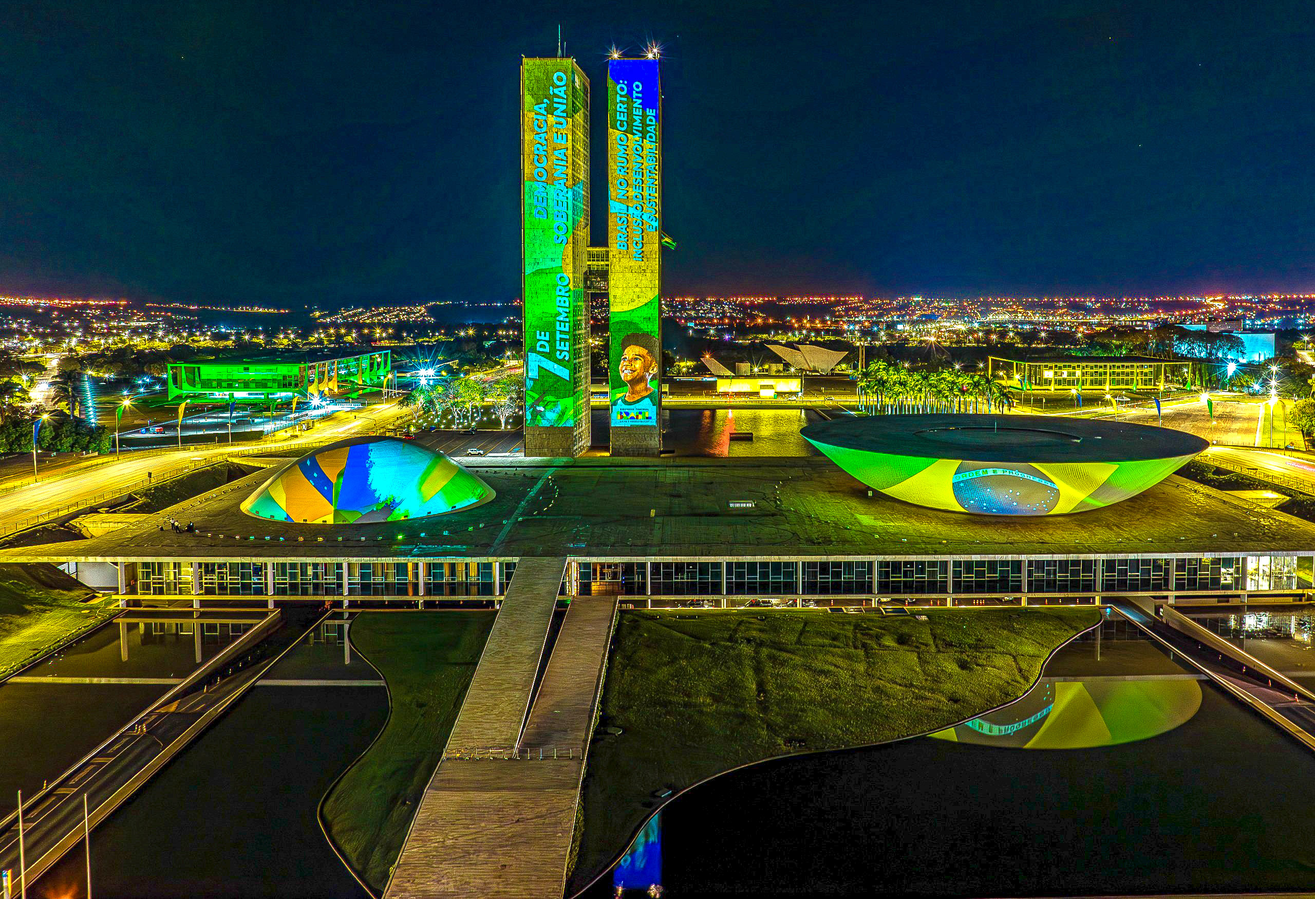 Congresso Nacional Iluminado: Democracia e Desenvolvimento em 7 de Setembro