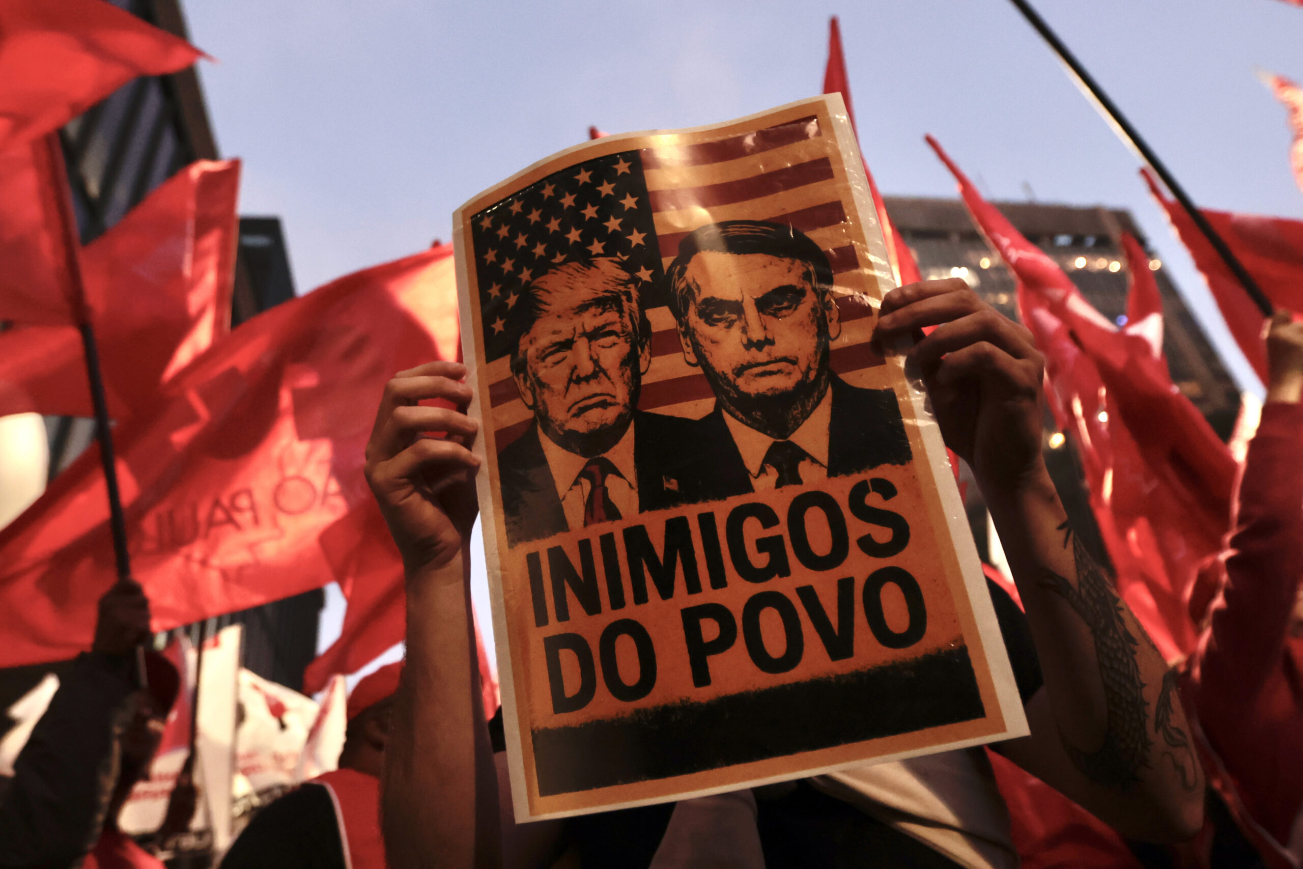 Protesto Brasileiro: Trump e Bolsonaro, Inimigos do Povo