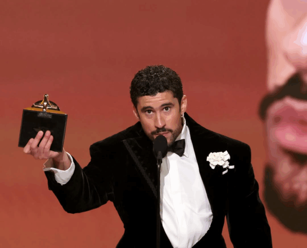 Bad Bunny Recebe Prêmio, Discurso em Evento Solene