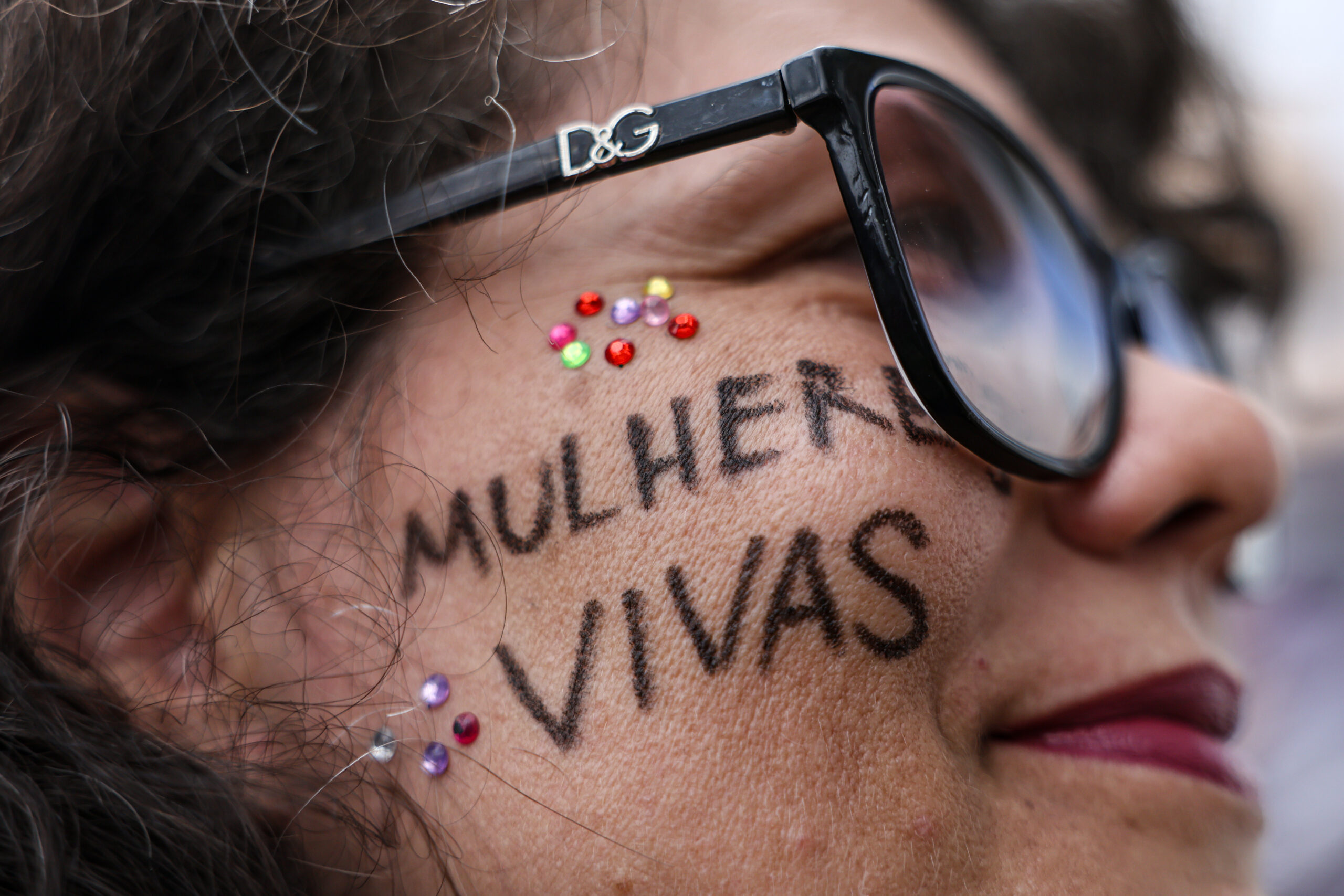 Rosto com 'Mulheres Vivas': Empoderamento e Luta Feminista