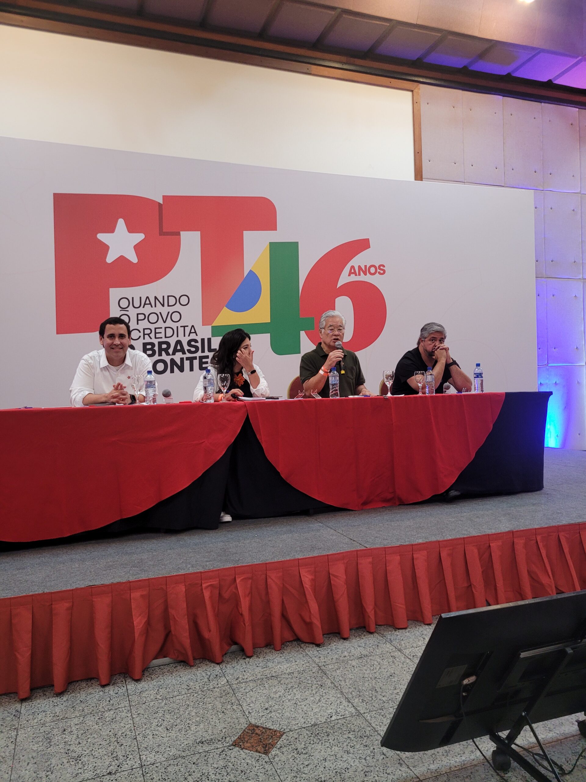 Em debate sobre comunicação, Éden Valadares alerta para as armadilhas da extrema direita nas eleições