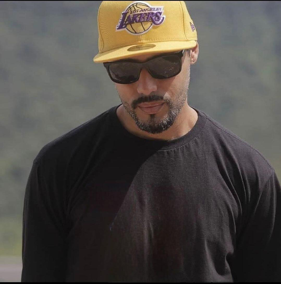 Pablo Martins cria arte com materiais reciclados inspiradas na vida das periferias