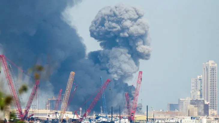 Explosão em Porto: Nuvens de Fumaça Sobem na Cidade