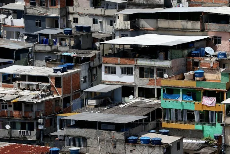 Favela Brasileira: Densa Arquitetura e Vida Urbana