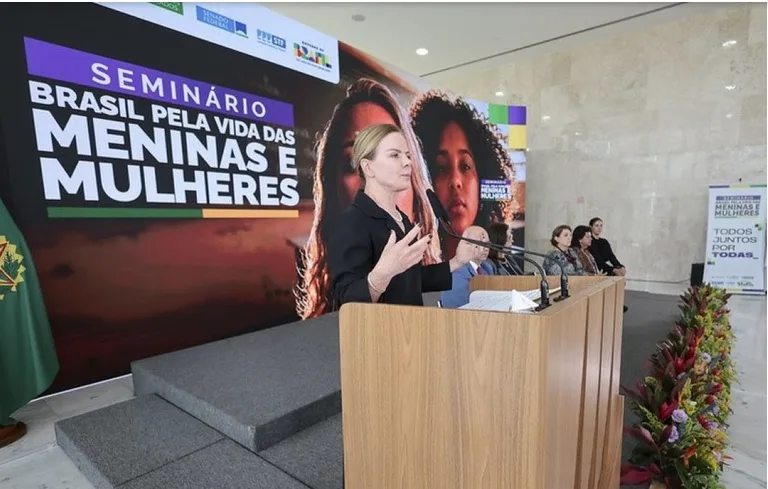 Palestra em Seminário Brasil Pela Vida de Meninas e Mulheres