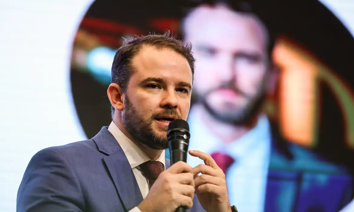 Governo federal defende justiça tributária com alívio no IR e cerco às bets ilegais