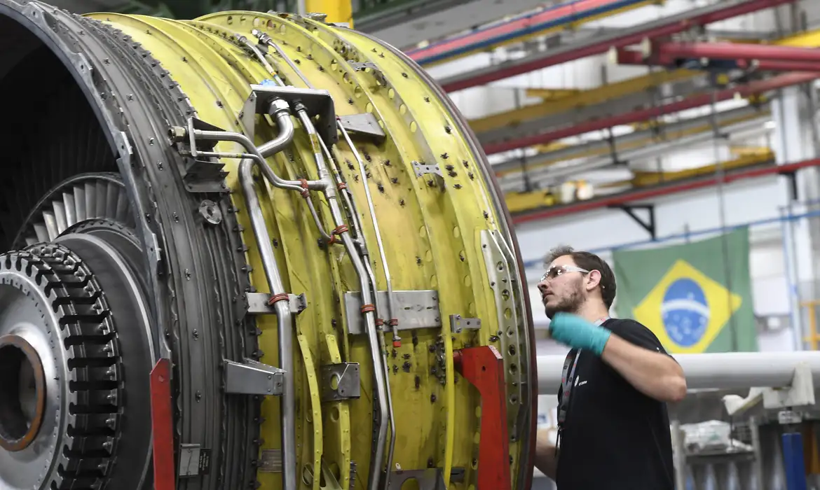 Governo amplia crédito para empresas exportadoras e fornecedores da indústria