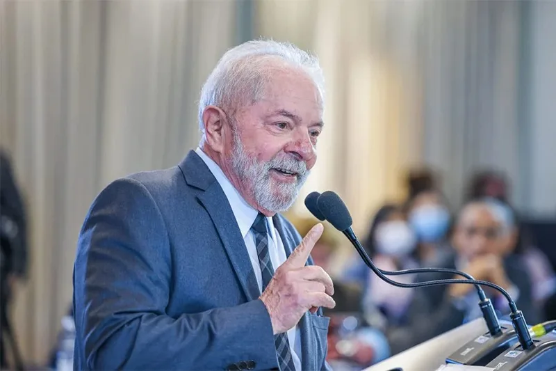 Lula abre 10 pontos sobre Flávio Bolsonaro no primeiro turno, aponta pesquisa Quaest