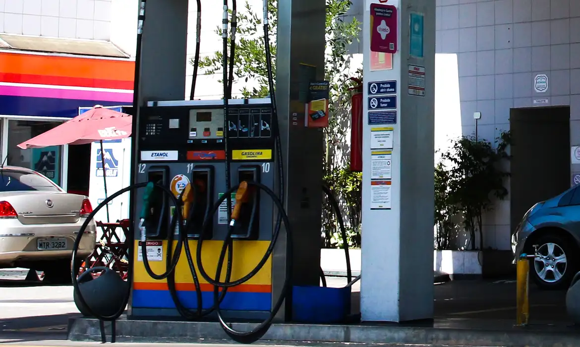 Governo limita pressão da alta internacional e gasolina cai 1,46% em maio