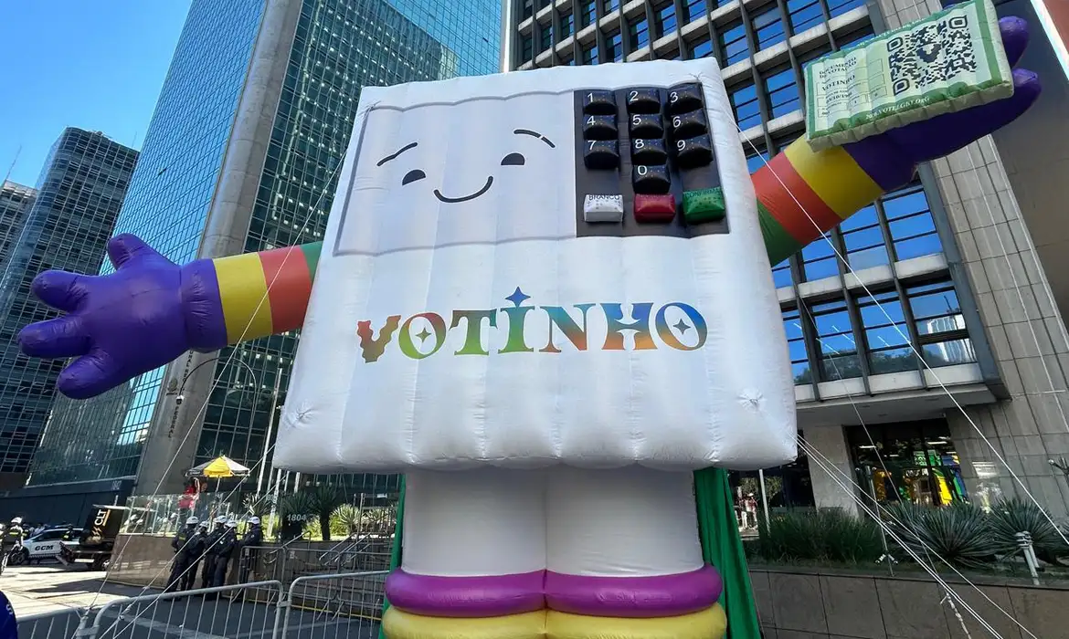 Parada LGBTQIA+ chega aos 30 anos sob ataques e defende voto e democracia